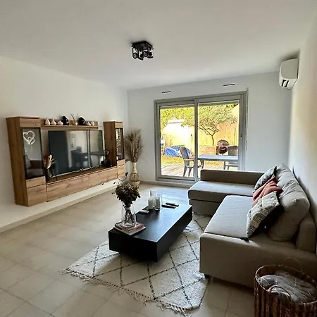 Avec Jardin Apartment